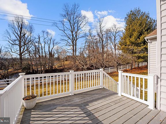 4th image of 8 Cassin Hill Rd