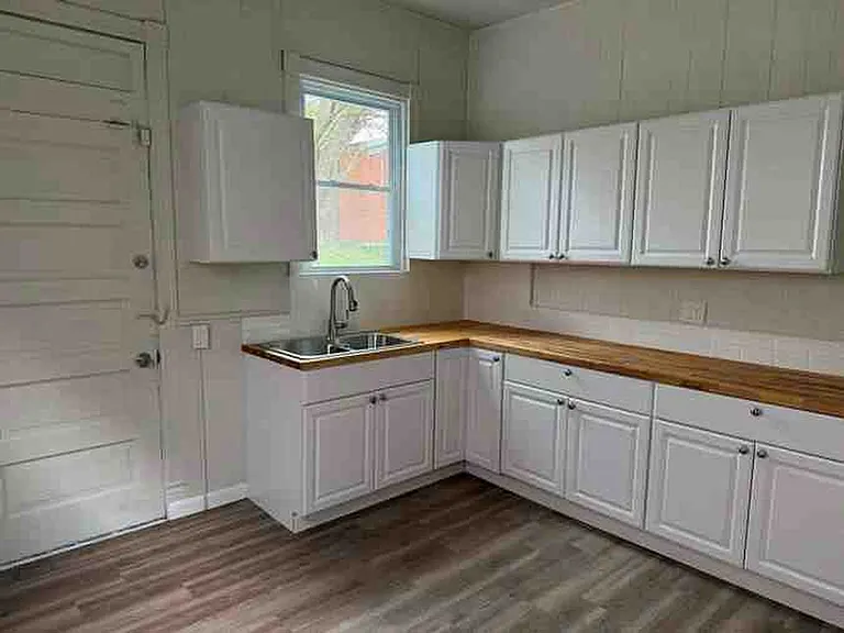 757 Franklin Ave — Photo 8