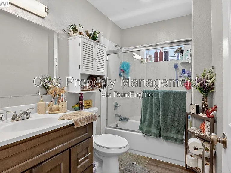 484 B St #1 — Photo 4