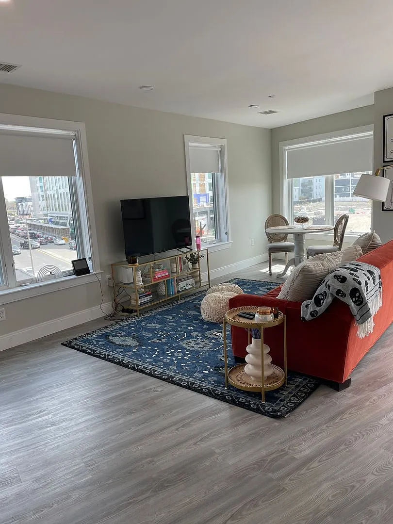 Luxury South Boston 2 Bed | W/D in Unit | Garage Parking | Gym | No Broker Fee — Photo 2