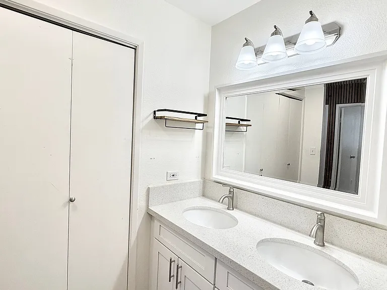 1255 Nuuanu Ave #E1614 — Photo 16