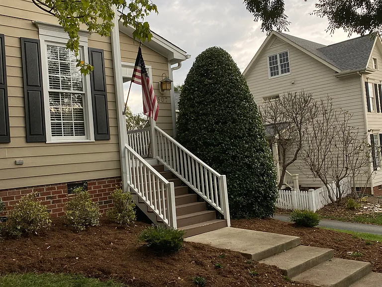 507 Highgrove Dr — Photo 2