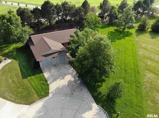 930 Cypress Ct, Macomb, IL 61455