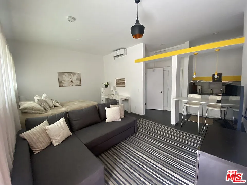 2717 Lytelle Pl
