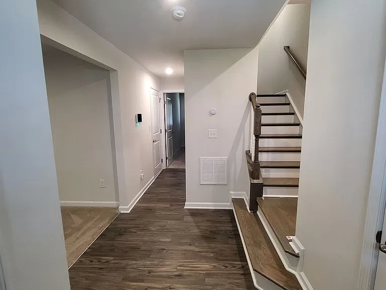 1214 Ashbury St — Photo 3
