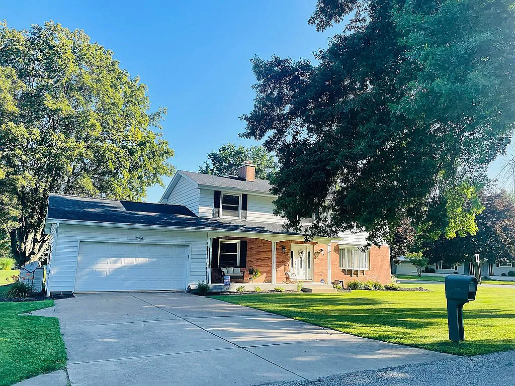 1106 Spring Valley Dr photo 1