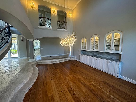 4th image of 734 Donata Ct