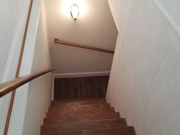 4th image of 114 Halifax Dr