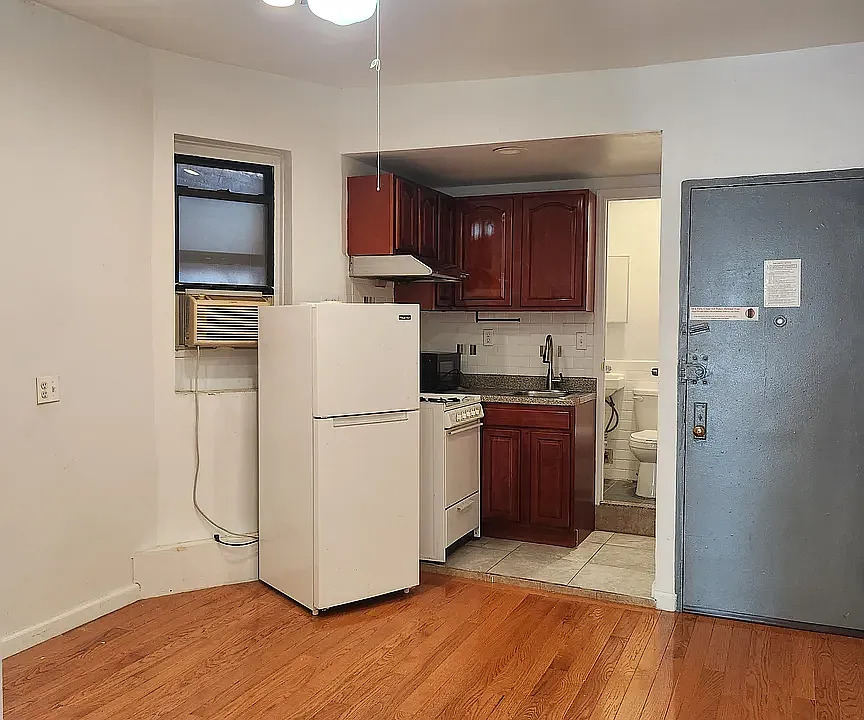 103 Allen St #14