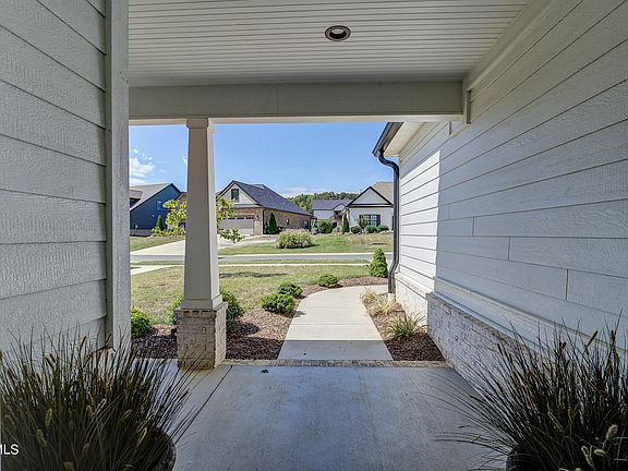 4th image of 615 Gardenia Dr