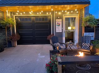 305 1st Ave #B, Vinton, IA 52349