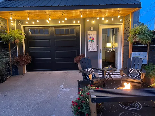 305 1st Ave #A, Vinton, IA 52349