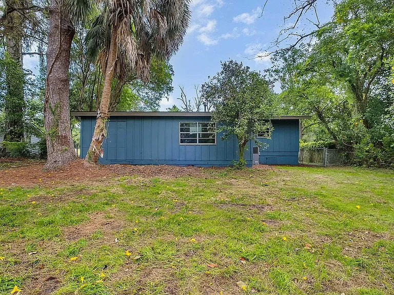 2131 Oxford Rd — Photo 11