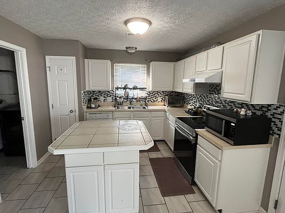 3rd image of 4217 Jasmine Rose Way