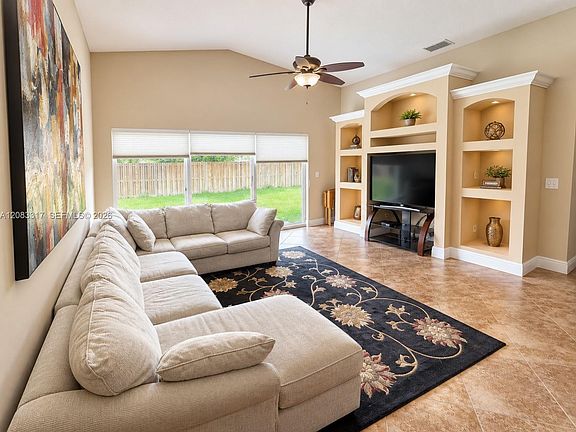 4th image of 1738 SW 108th Way