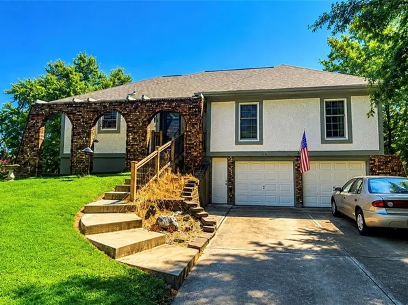 705 Sivley St, Peculiar, MO 64078