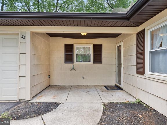 3rd image of 38 Northgate Ln