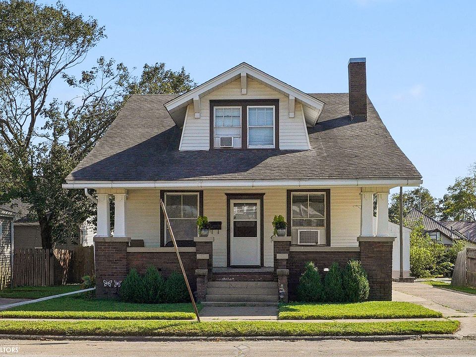 1st image of 204 E Main St