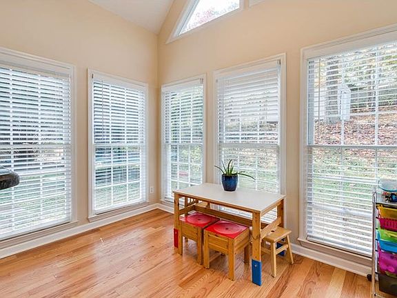 5th image of 1613 Willow Way