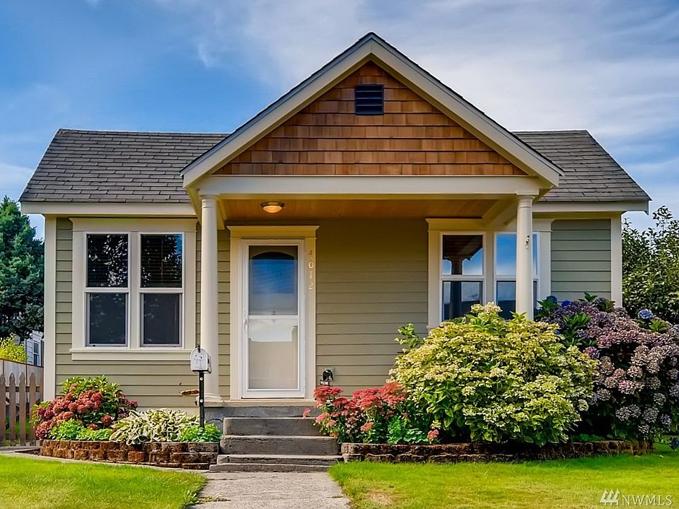 Welcome Home!!! This home has new siding and Trim and mature landscaping.