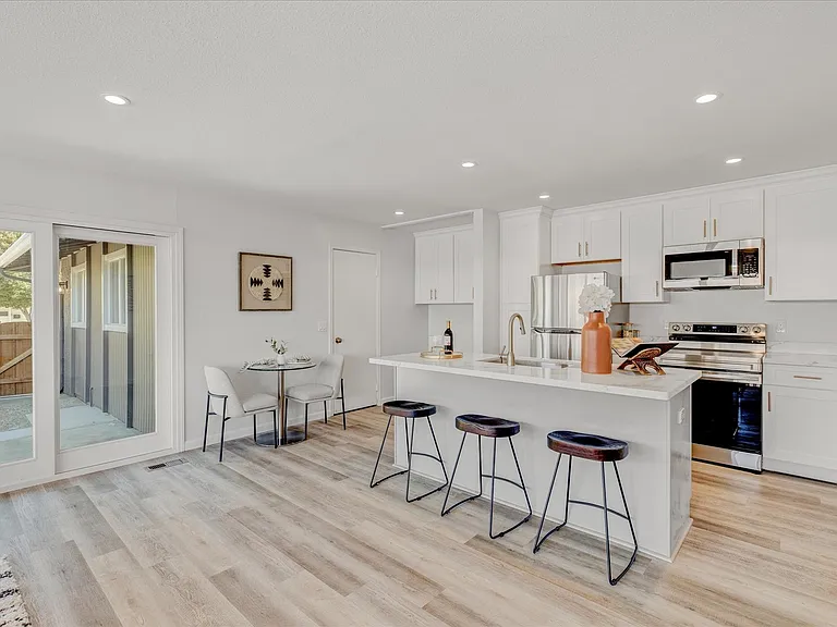 1204 Manchester Dr — Photo 14