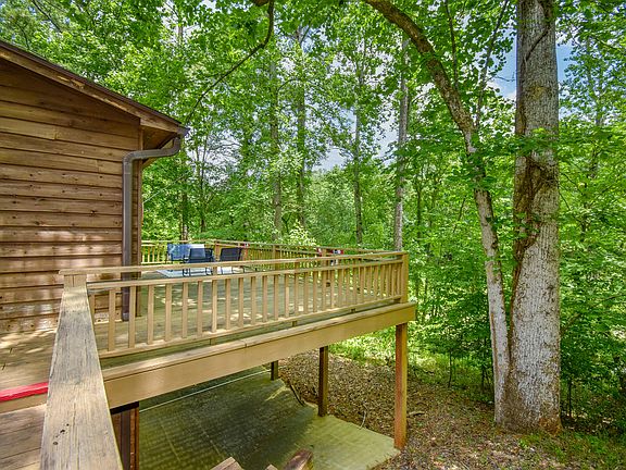 4th image of 68 Dogwood Ln