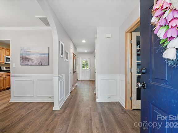 3rd image of 2856 Huckleberry Hill Dr