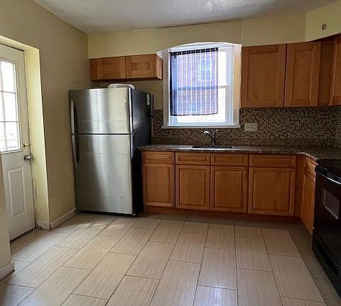 4th image of 3321 Guilford St