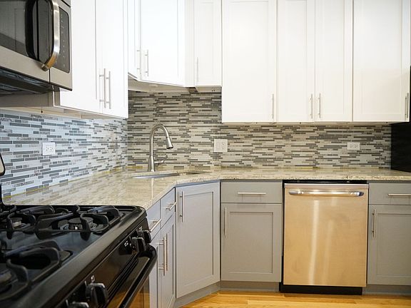 5th image of 3322 N Troy St #1