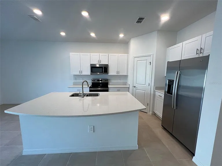 2211 Portrait St — Photo 3