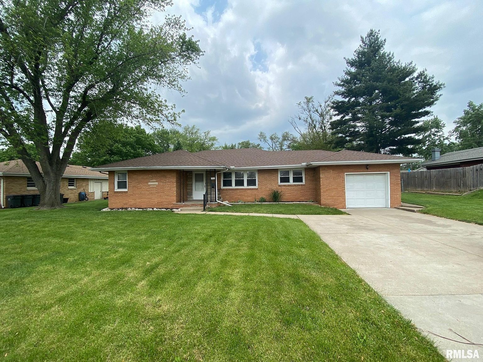 1905 Sheridan Rd, Pekin, IL 61554 Zillow