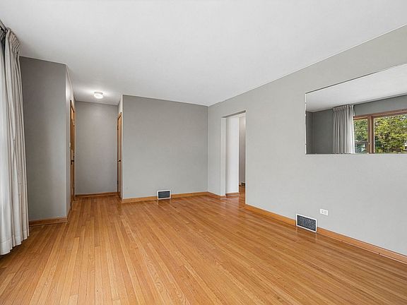 4th image of 16411 Evans Ave