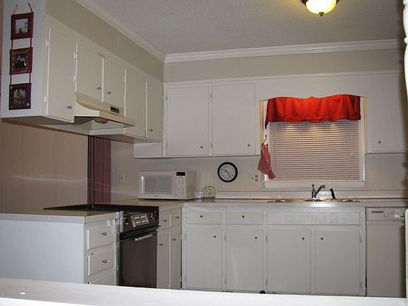Huge Kitchen with Tons of Storage