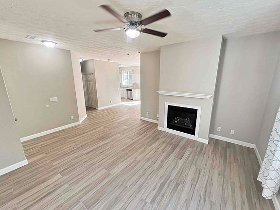 4th image of 952 W Oaks Dr
