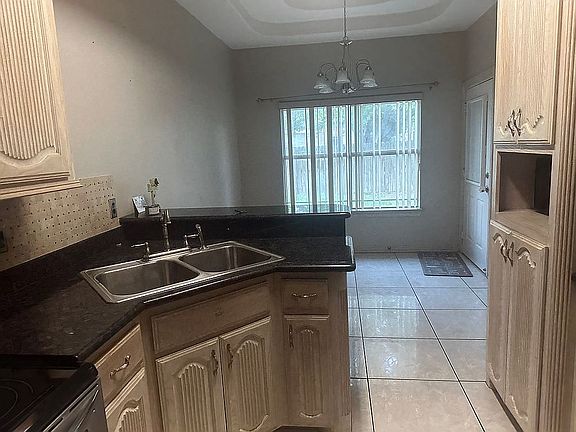 Kitchen, dining room 