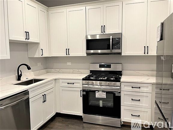 2nd image of 1455 W Farragut Ave #1457-2