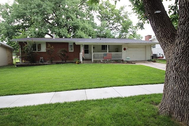 1st image of 631 W Broadview Dr
