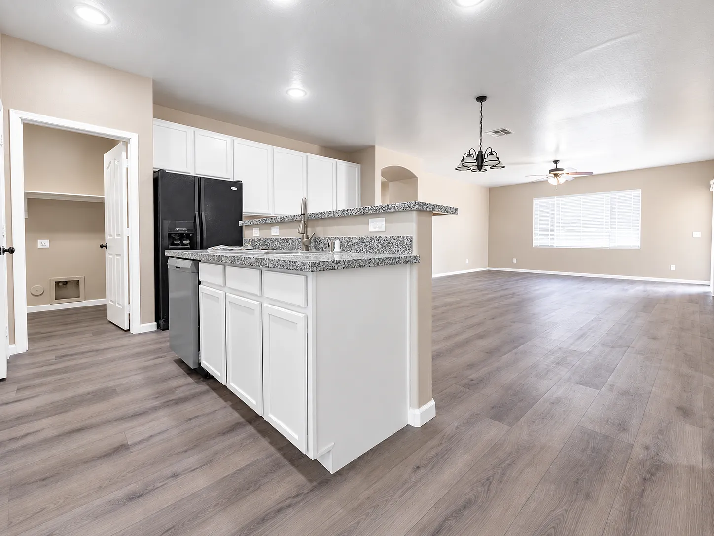 4 bed, 2167 sqft, $2,400 — Photo 4