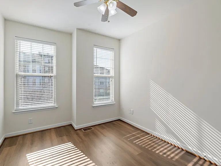 650 Claire Ln — Photo 27