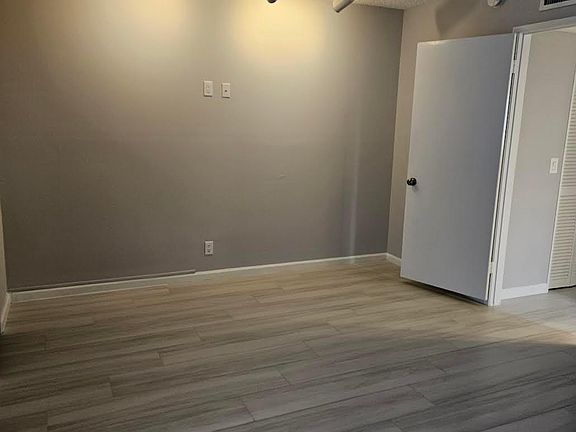 5th image of 500 Village Green Cir W APT 201