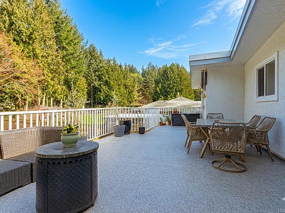 4th image of 941 Ballenas Rd W