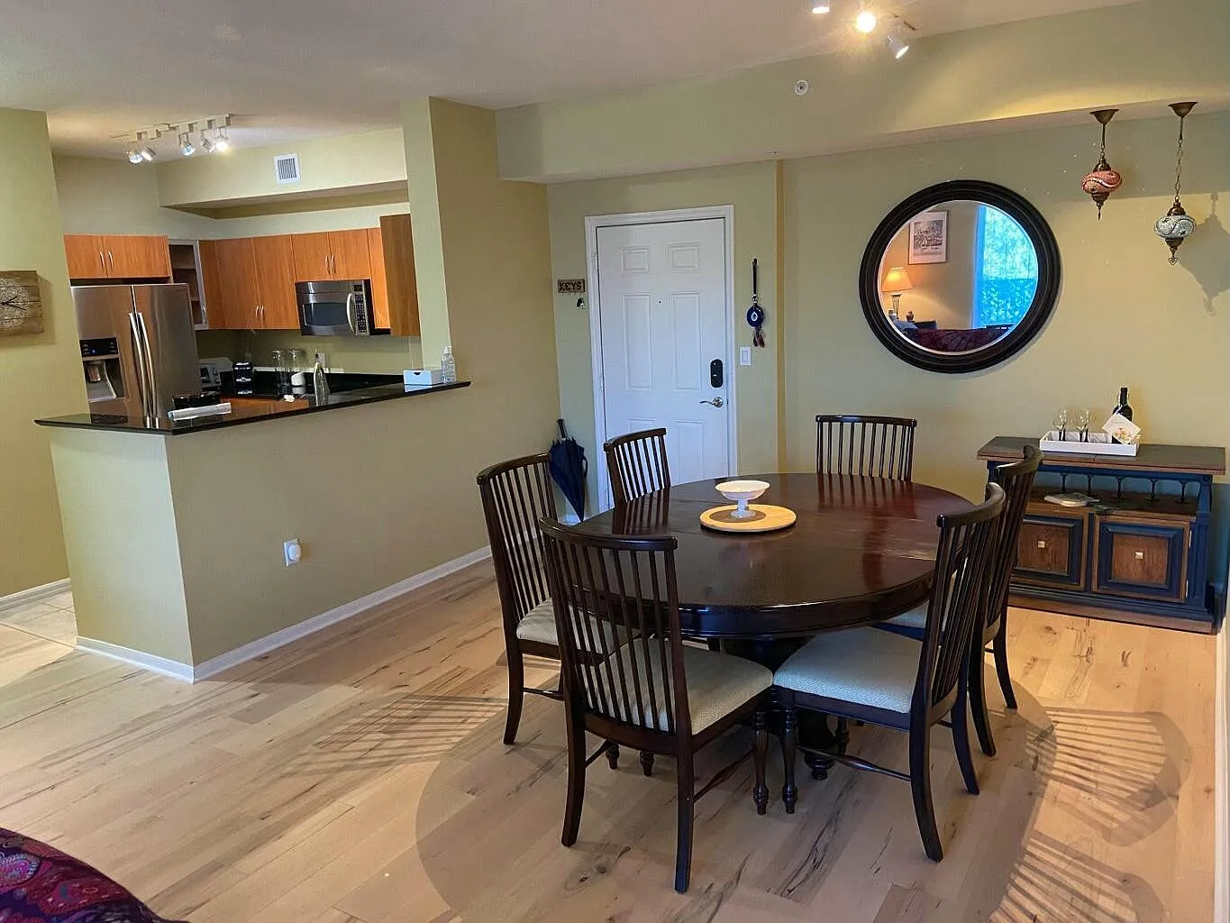 3 bed, 2.0 bath, 1515 sqft, $6,600 — Photo 3