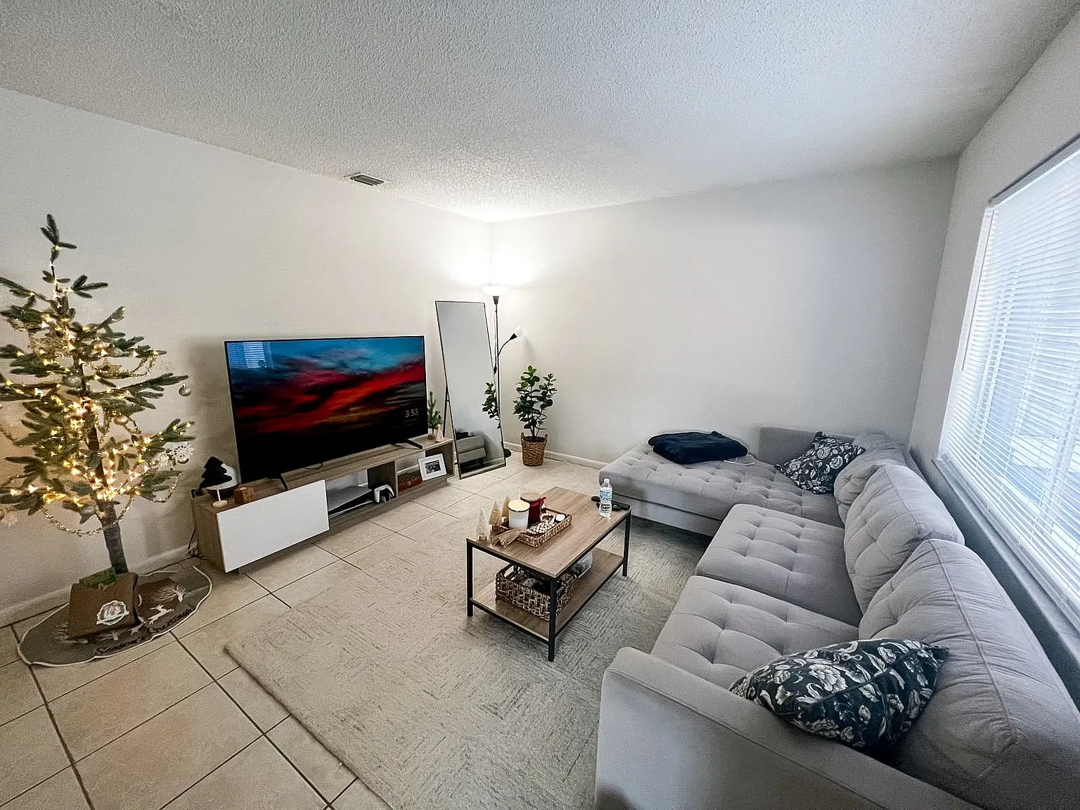 2 bed, 840 sqft, $1,700 — Photo 2