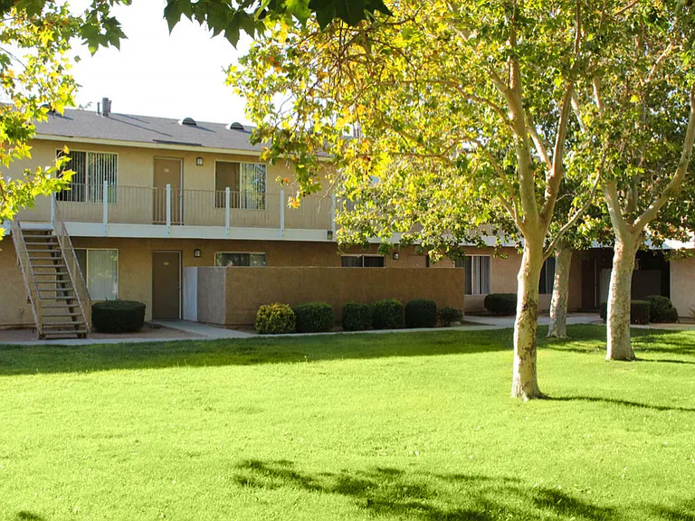 Hesperia Regency Apartments — Photo 13