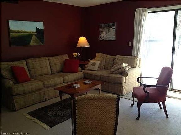 Living Room (walls are now beige)