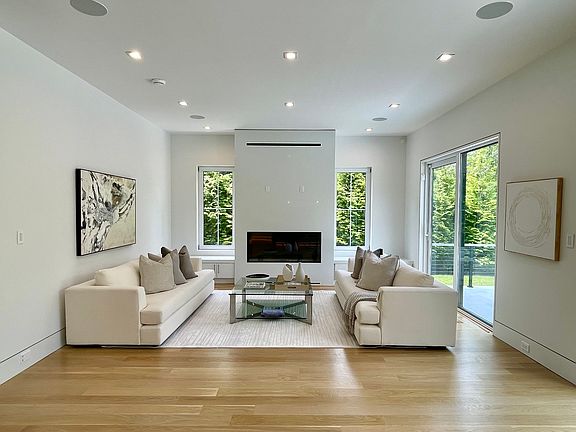 2nd image of 354 Saint Andrews Rd