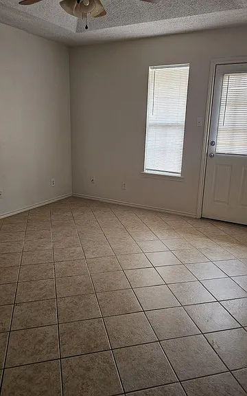 1810 Lexington Cir #2 — Photo 3