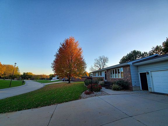 4th image of 145 Rosewood Dr