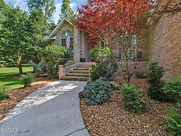 3rd image of 15 Pamala Ln