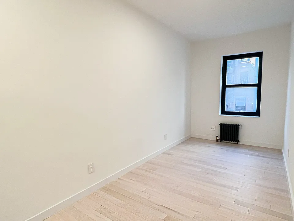 206 W 21st St #B3